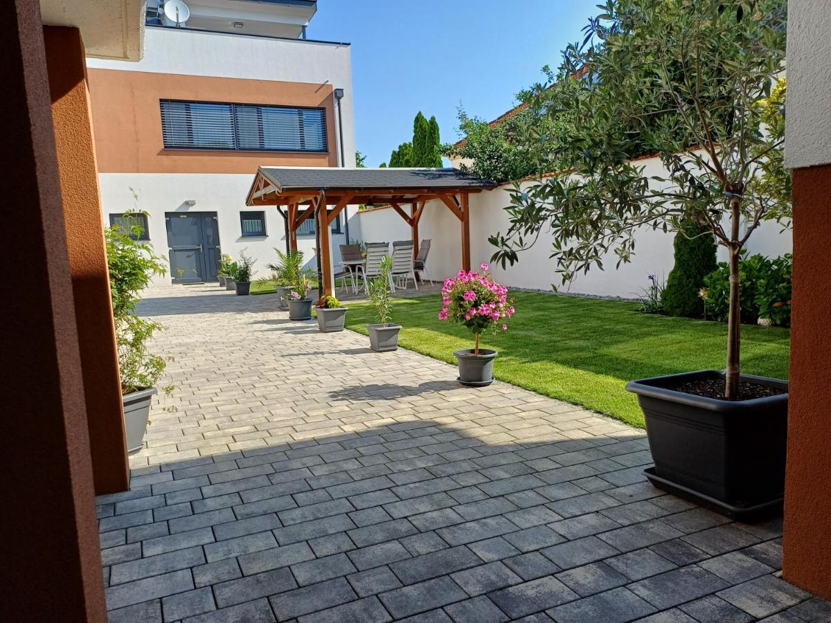 Penthouse Griemann 2 Fuer Max 4 Personen Mit Eigener Grosser Dachterrasse Zum Relaxen! Illmitz Dış mekan fotoğraf